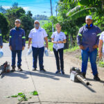 Equipo de Inversiones Energéticas a cargo de fumigaciones y jornadas informativas.